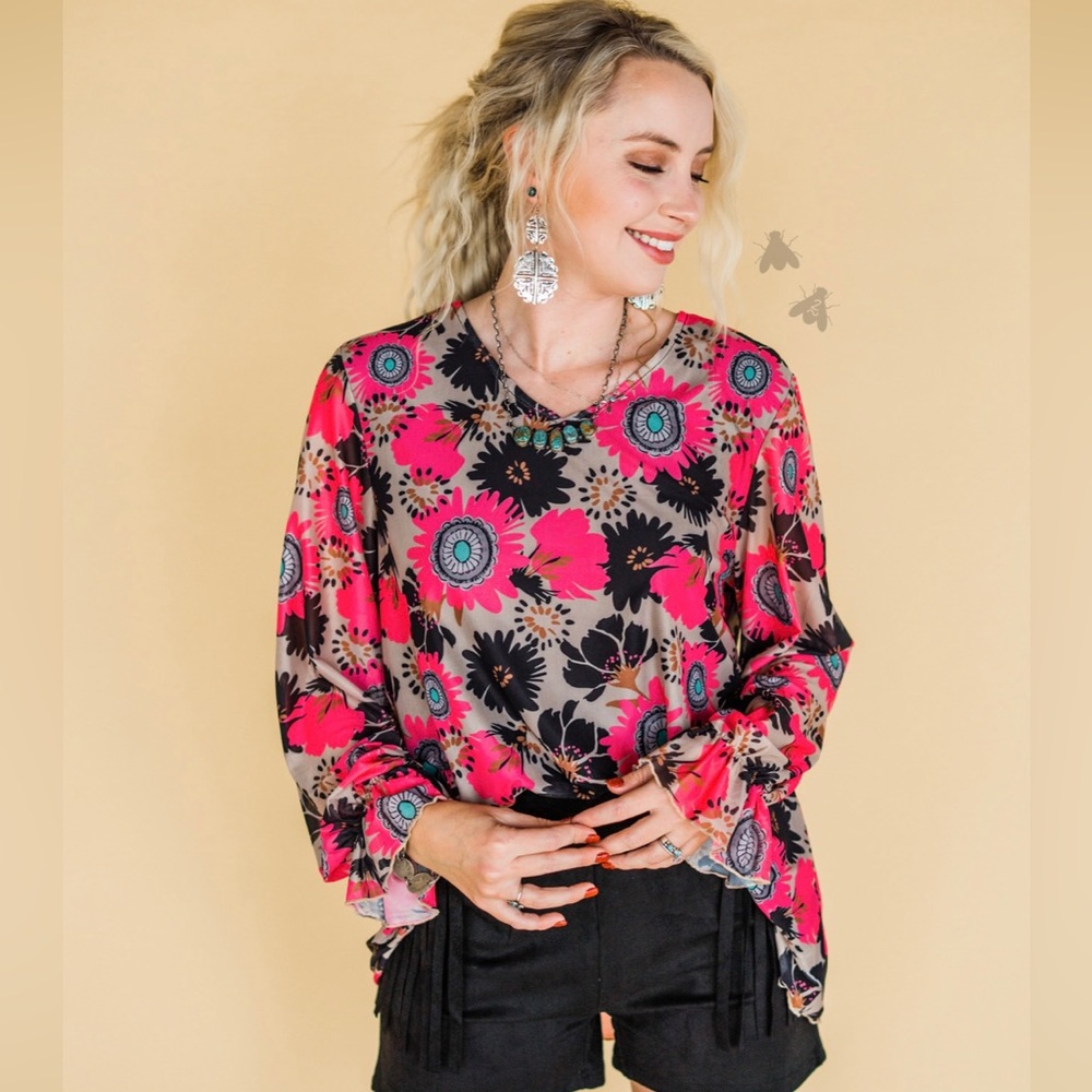 NWT! BeAuTiFuL Floral Geometric Buckle “High Class” Blouse! 🌸